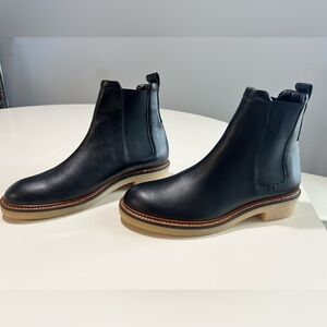 Everlane women’s Black Chelsea Boots size 9.5